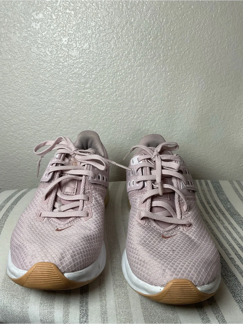 Nike Womens Air Max Bella TR 4 Champagne Pink Lace-Up Sneakers - Picture 2 of 7